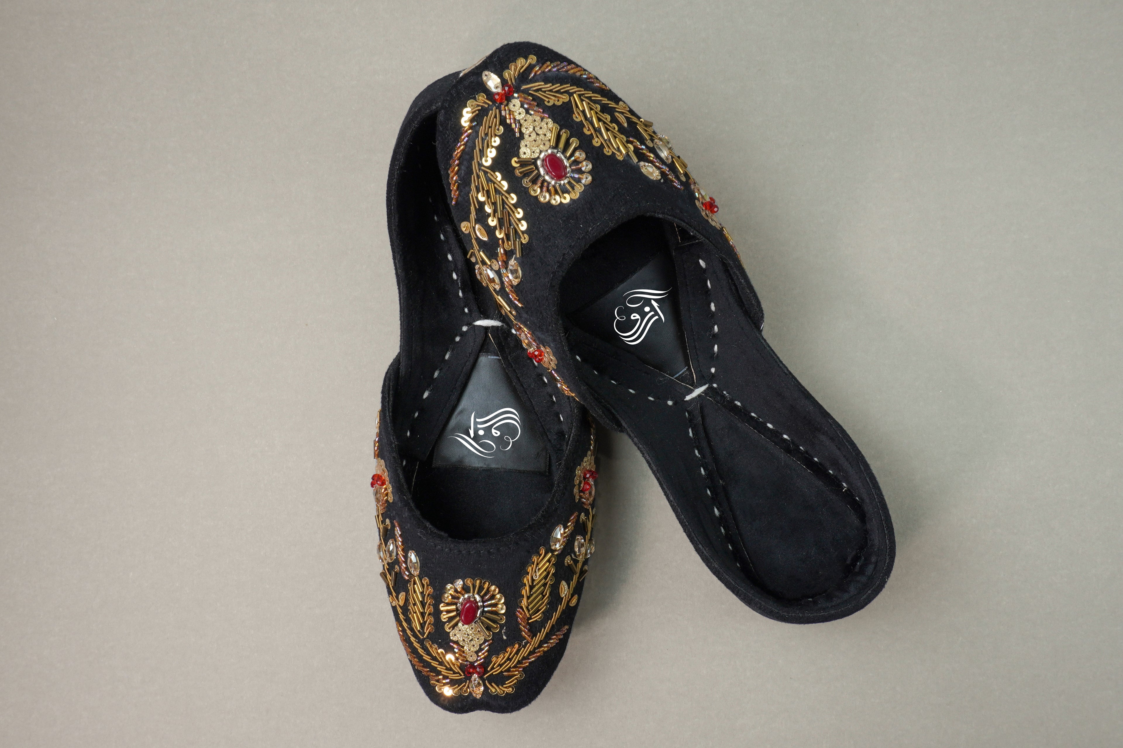 SHAHI BLACK